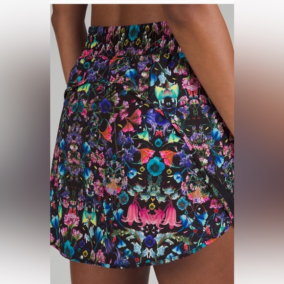 Lululemon Hotty Hot HR Skirt  🌺 🌼🌸 Flower scope 🌸🌼🌺 Blk/multi - Picture 6 of 8